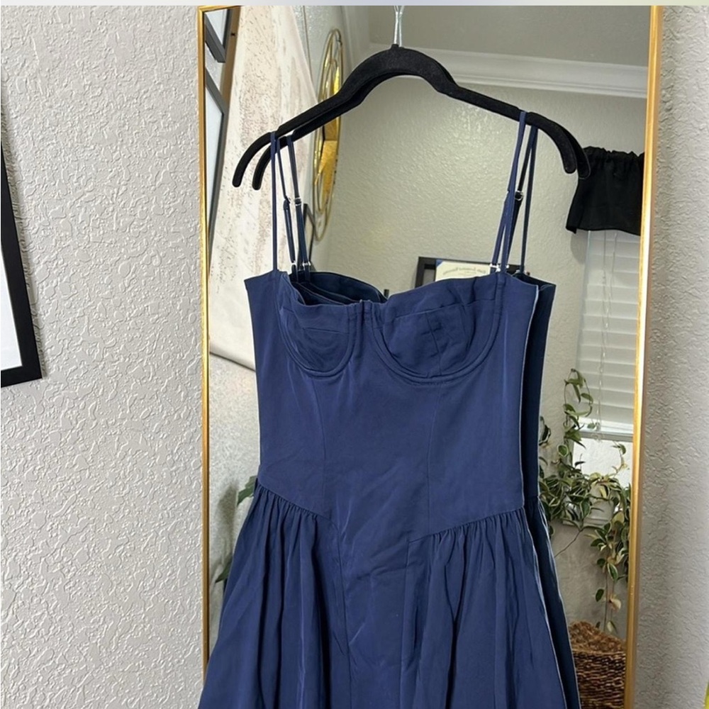 House of CB Samaria Corset Fit & Flare Dress Sz Medium NWOT - Picture 2 of 8